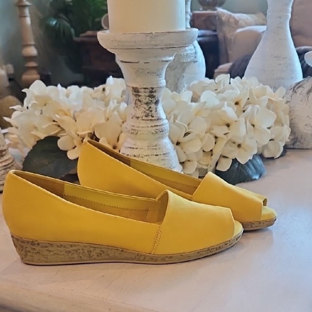 Aerosoles Ladies' Yellow Peep-Toe Wedge Flats - Picture 3 of 6